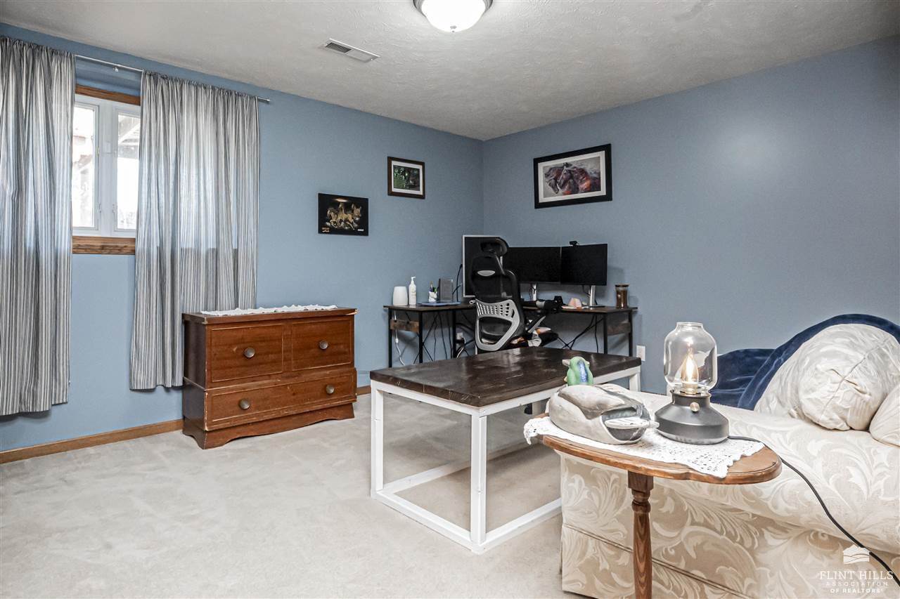 2216 Buckhorn Circle, Junction City, KS 66441