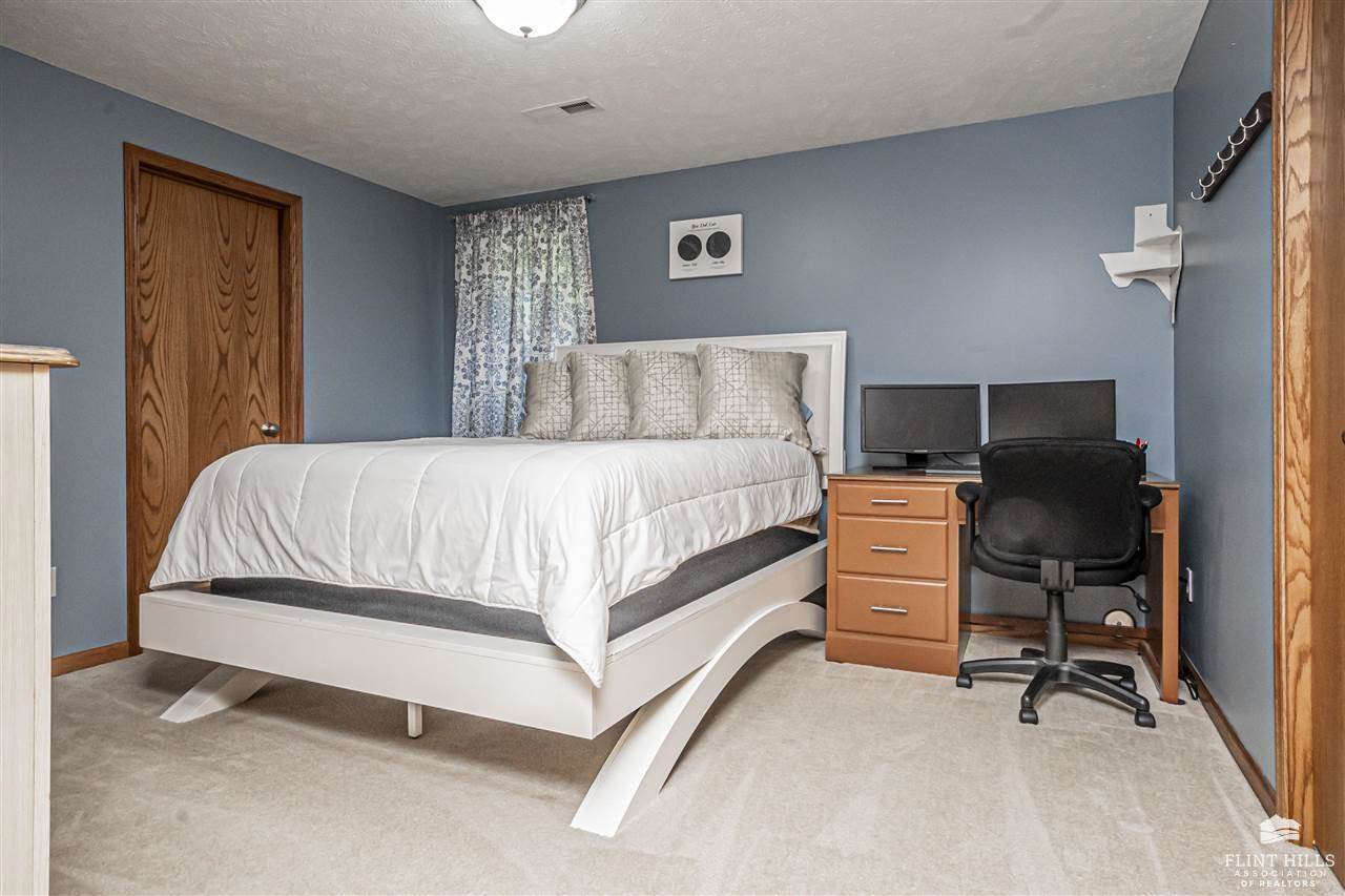 2216 Buckhorn Circle, Junction City, KS 66441