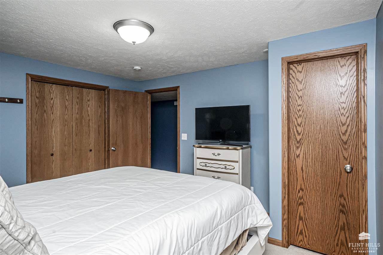 2216 Buckhorn Circle, Junction City, KS 66441