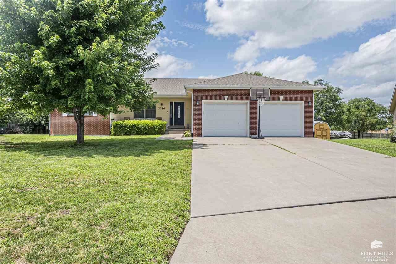 2216 Buckhorn Circle, Junction City, KS 66441