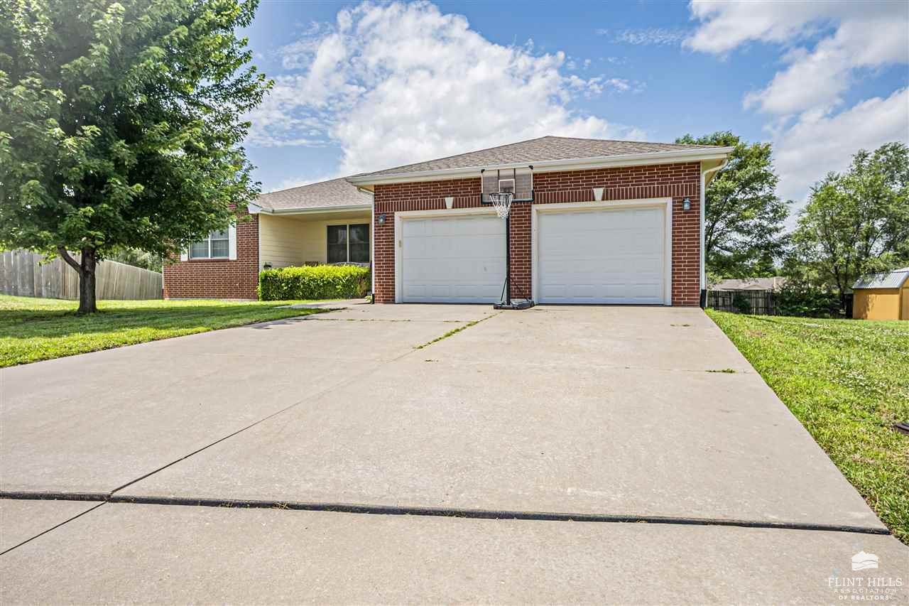 2216 Buckhorn Circle, Junction City, KS 66441