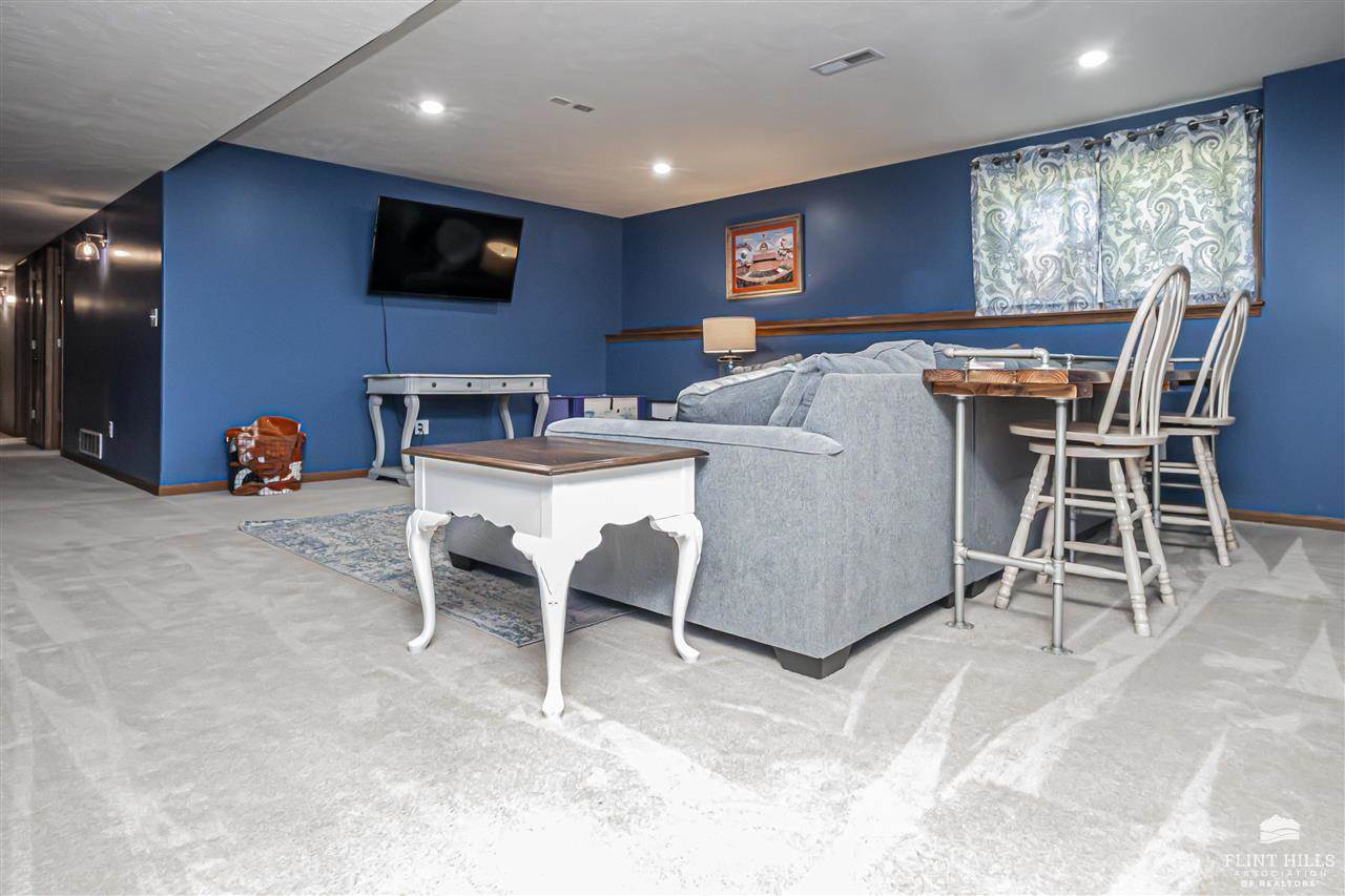 2216 Buckhorn Circle, Junction City, KS 66441