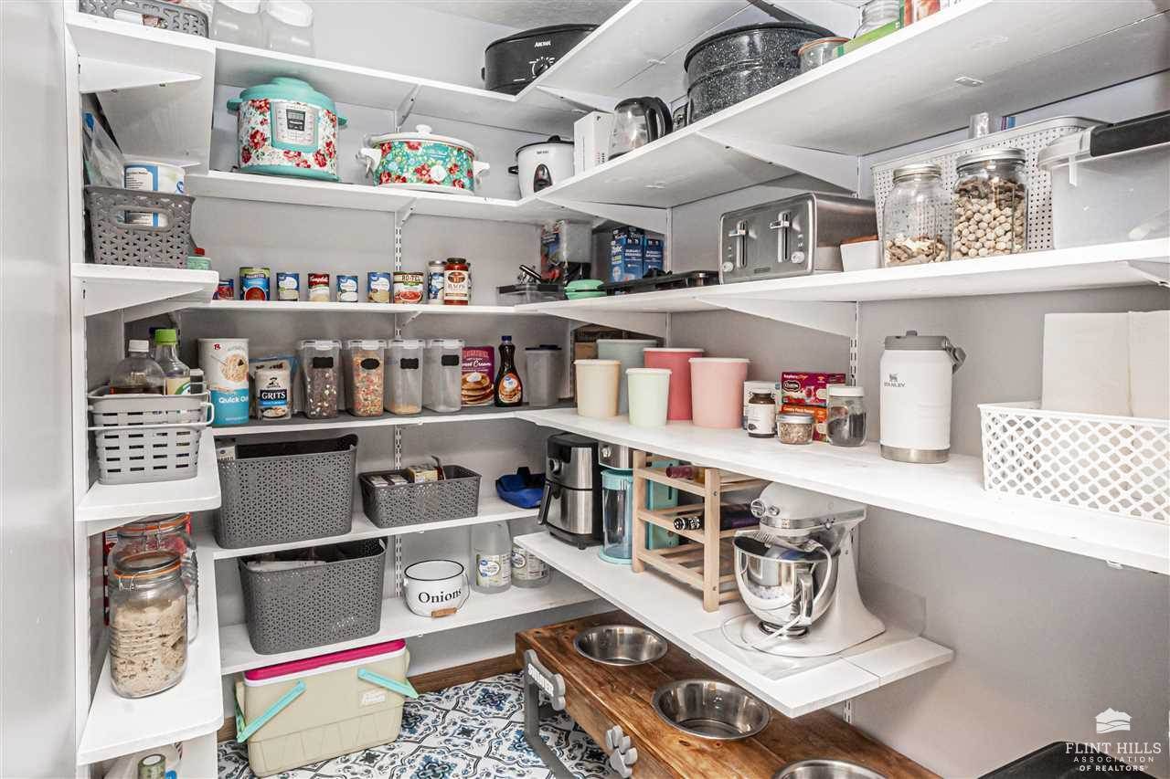 2216 Buckhorn Circle, Junction City, KS 66441