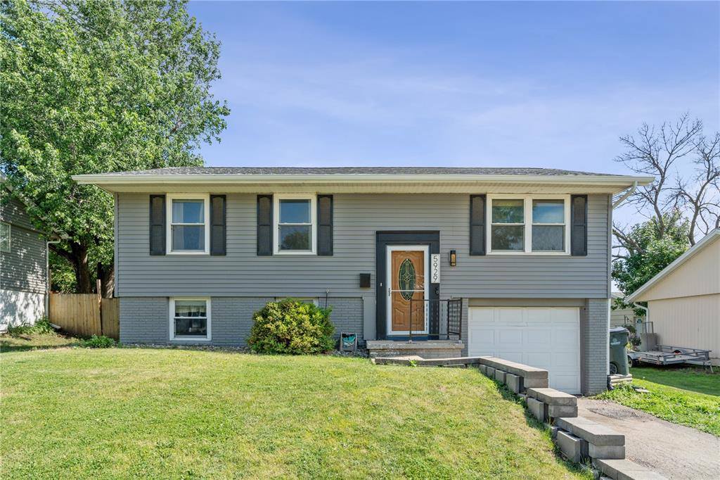 5929 Underwood Ave SW, Cedar Rapids, IA 52404
