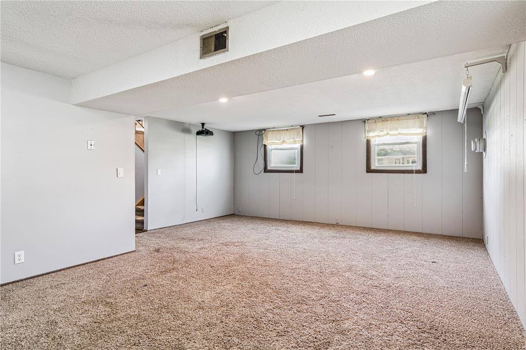 5929 Underwood Ave SW, Cedar Rapids, IA 52404