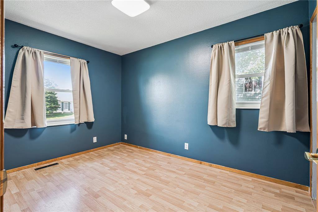 5929 Underwood Ave SW, Cedar Rapids, IA 52404