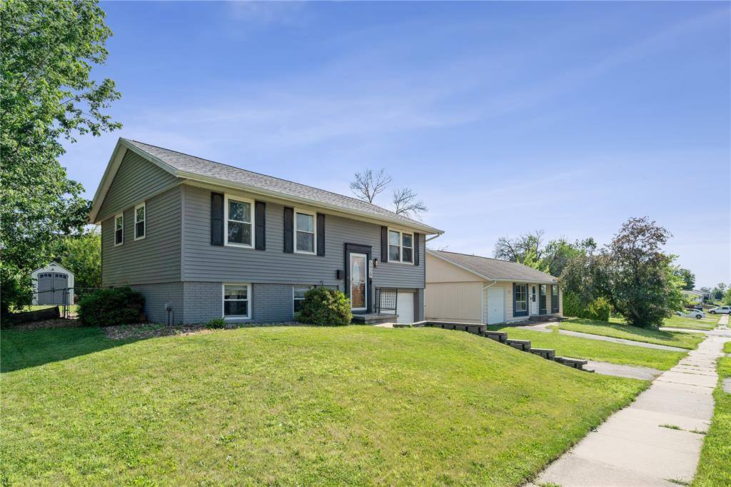 5929 Underwood Ave SW, Cedar Rapids, IA 52404
