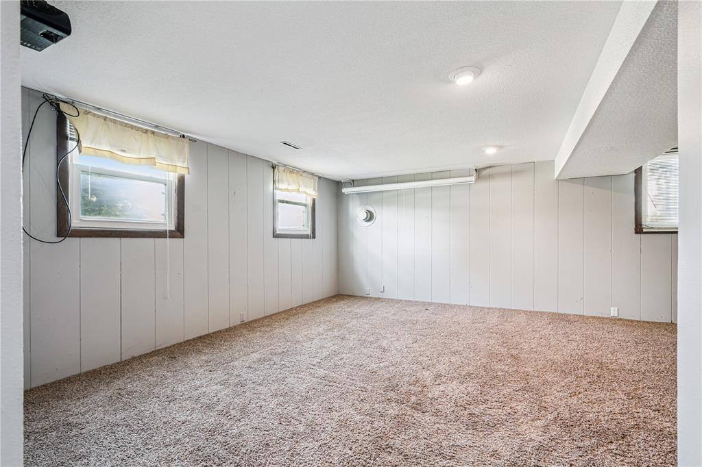 5929 Underwood Ave SW, Cedar Rapids, IA 52404