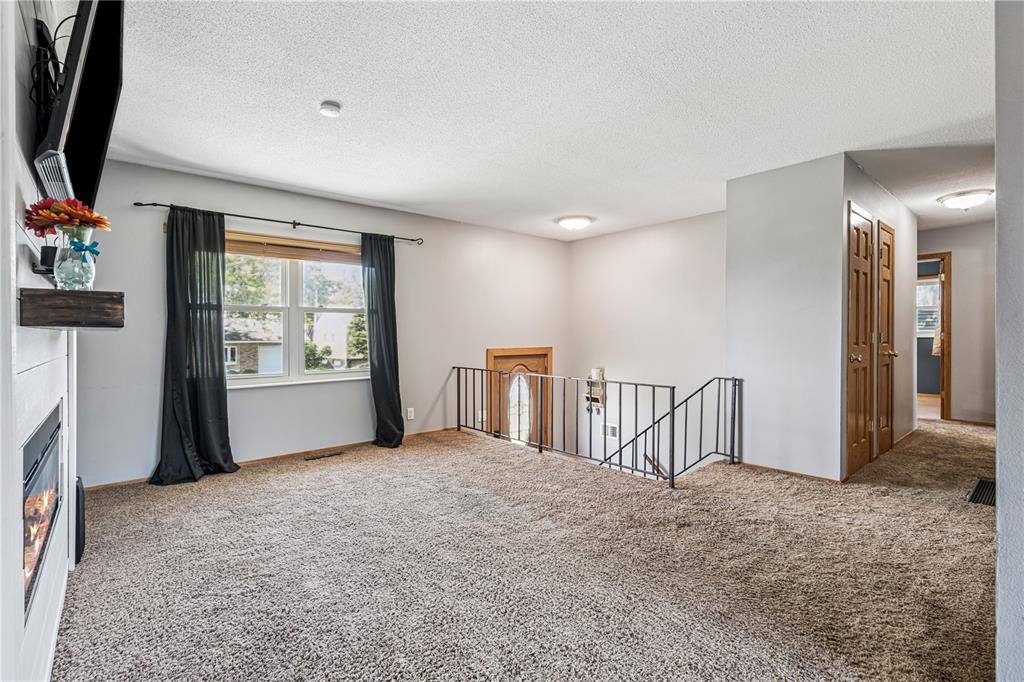 5929 Underwood Ave SW, Cedar Rapids, IA 52404