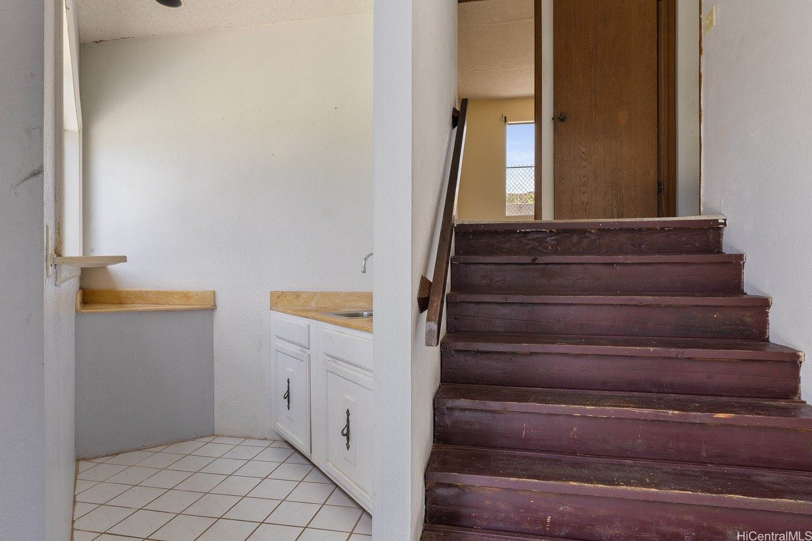 1918 Hawane Place, Honolulu, HI 96821