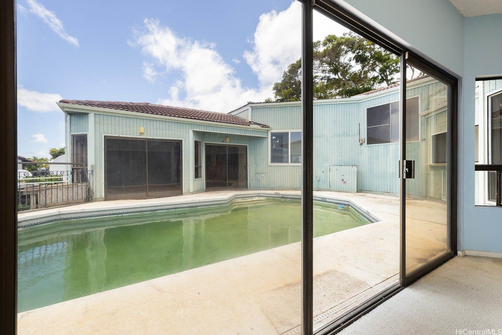 1918 Hawane Place, Honolulu, HI 96821