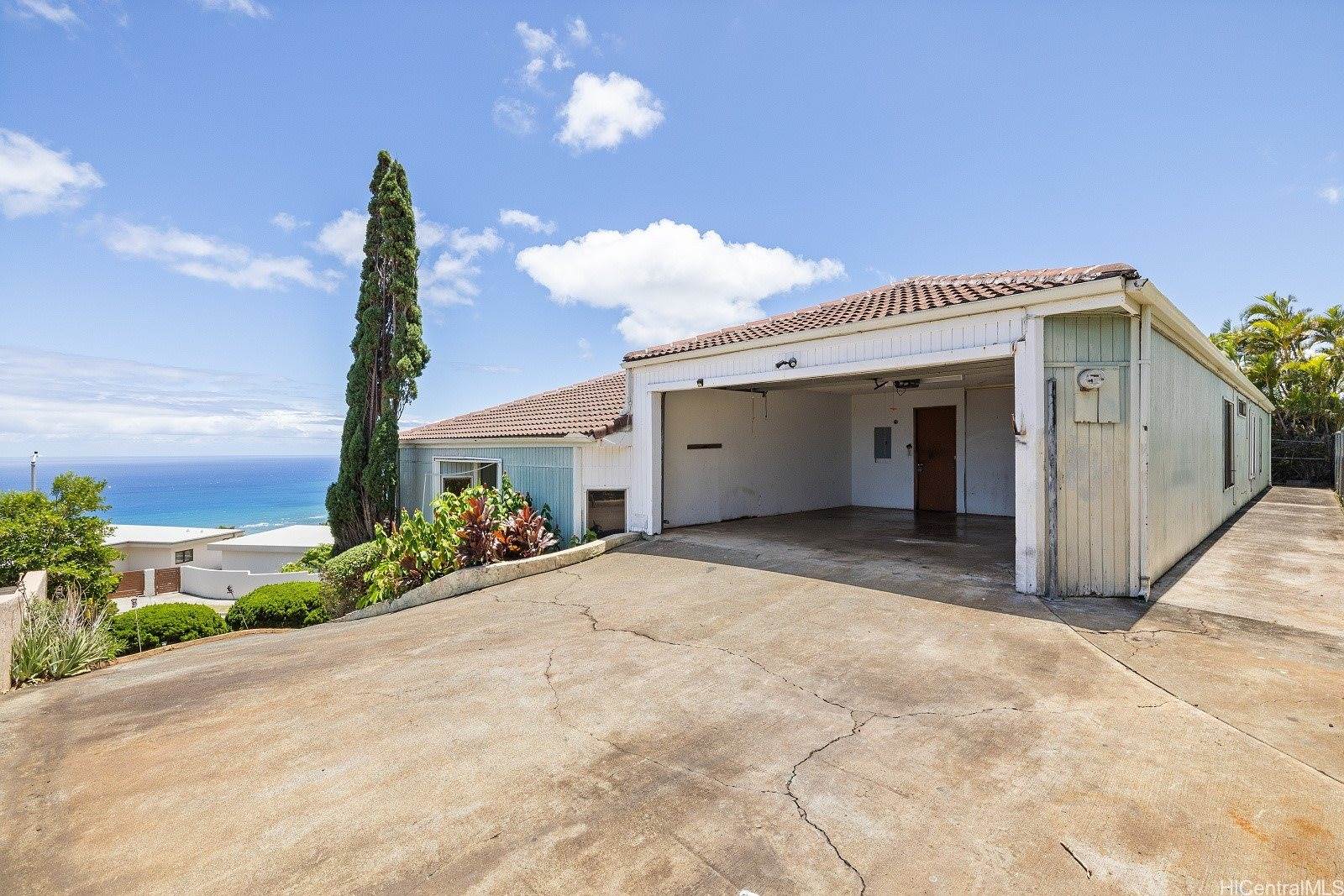 1918 Hawane Place, Honolulu, HI 96821