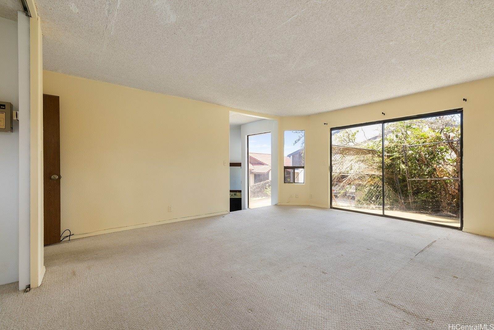 1918 Hawane Place, Honolulu, HI 96821