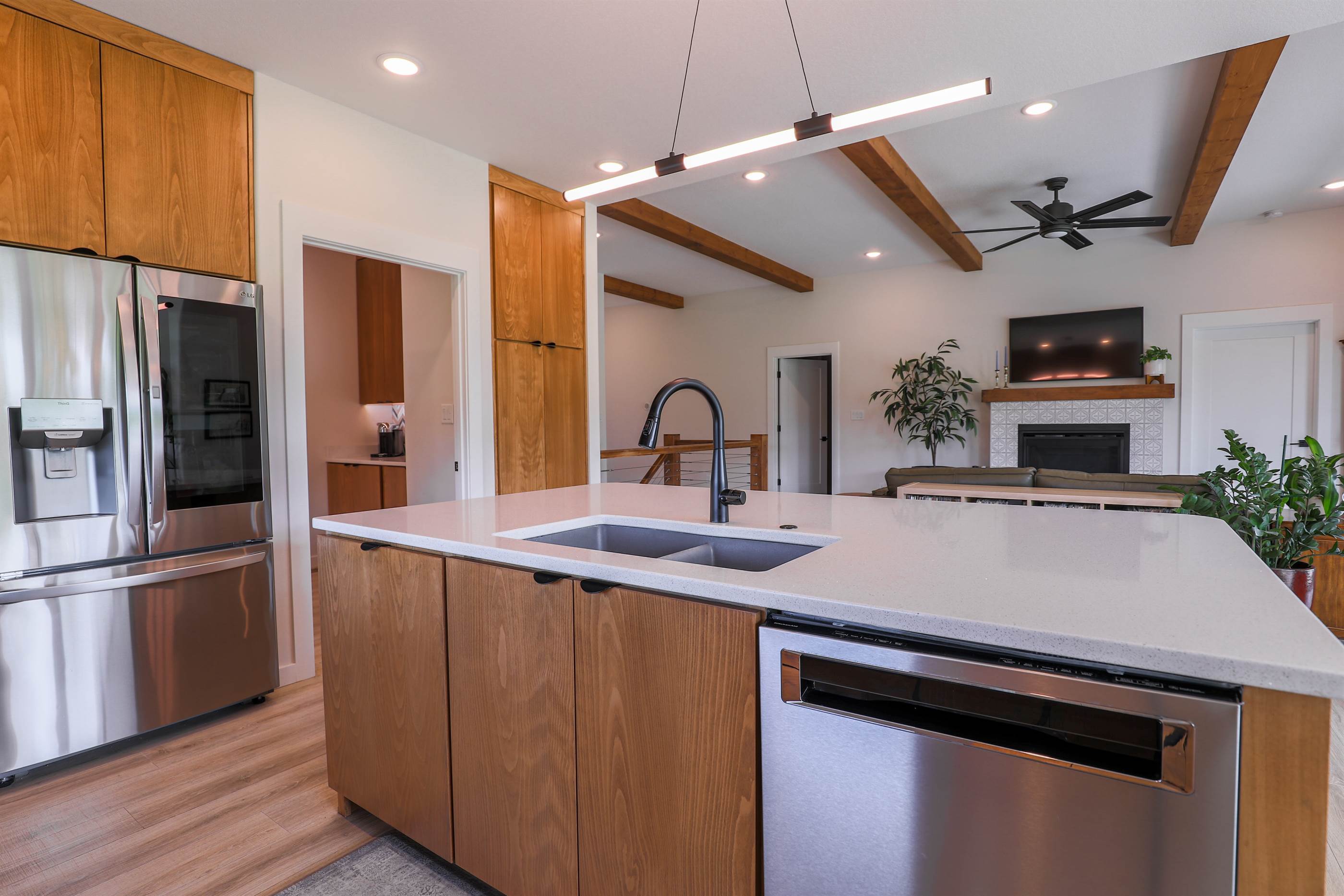 1076 E 1466th Rd, Lawrence, KS 66046