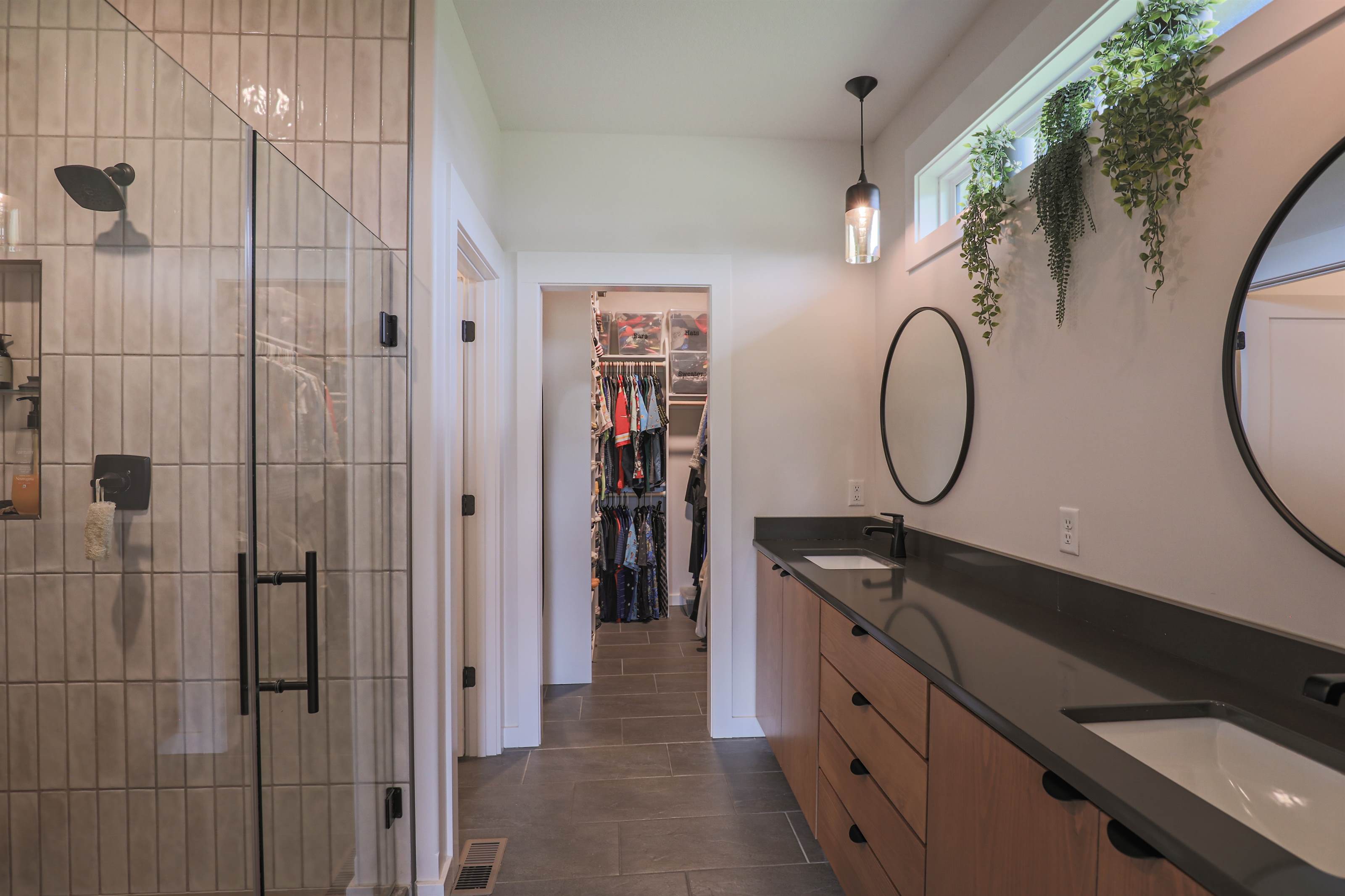 1076 E 1466th Rd, Lawrence, KS 66046