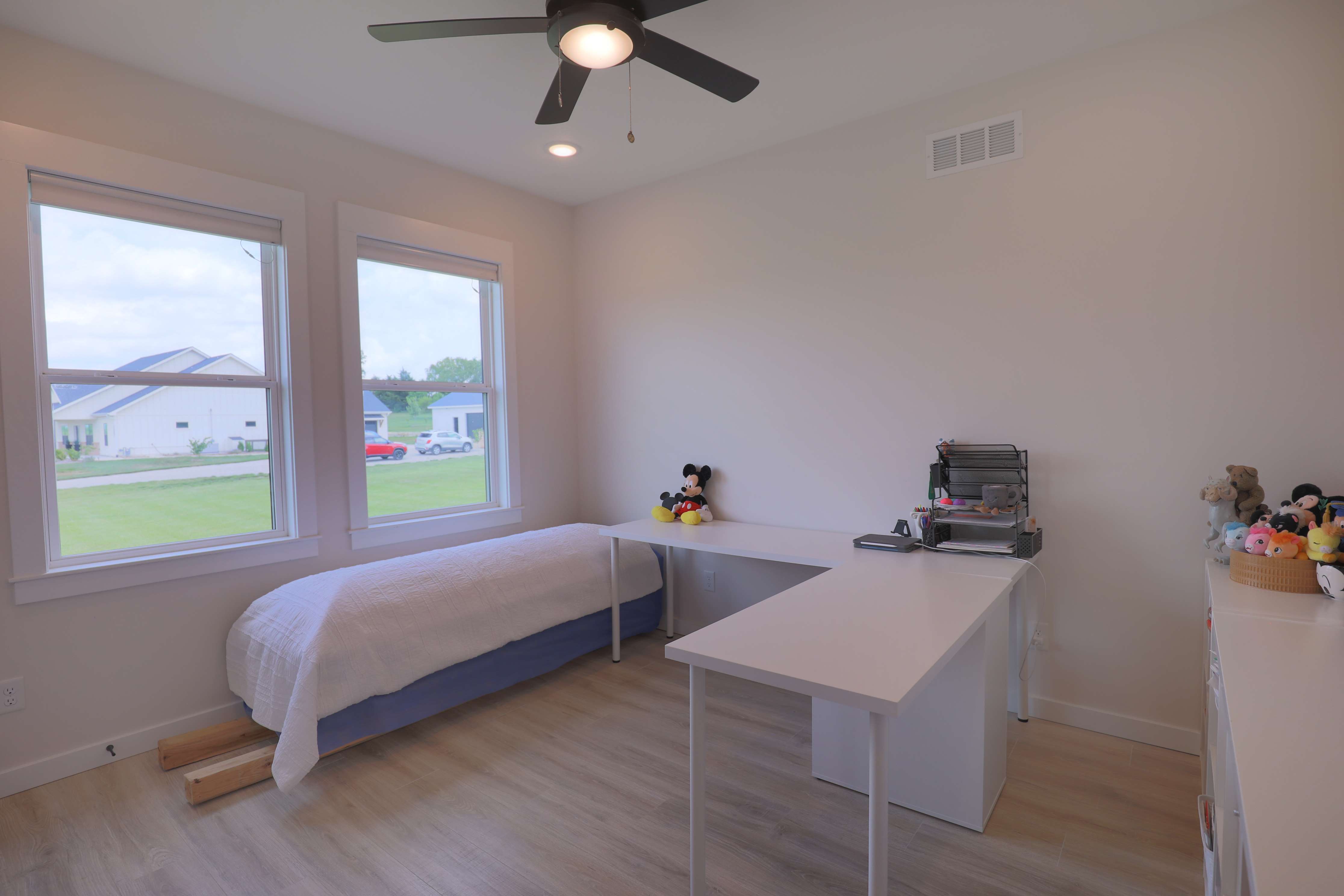 1076 E 1466th Rd, Lawrence, KS 66046