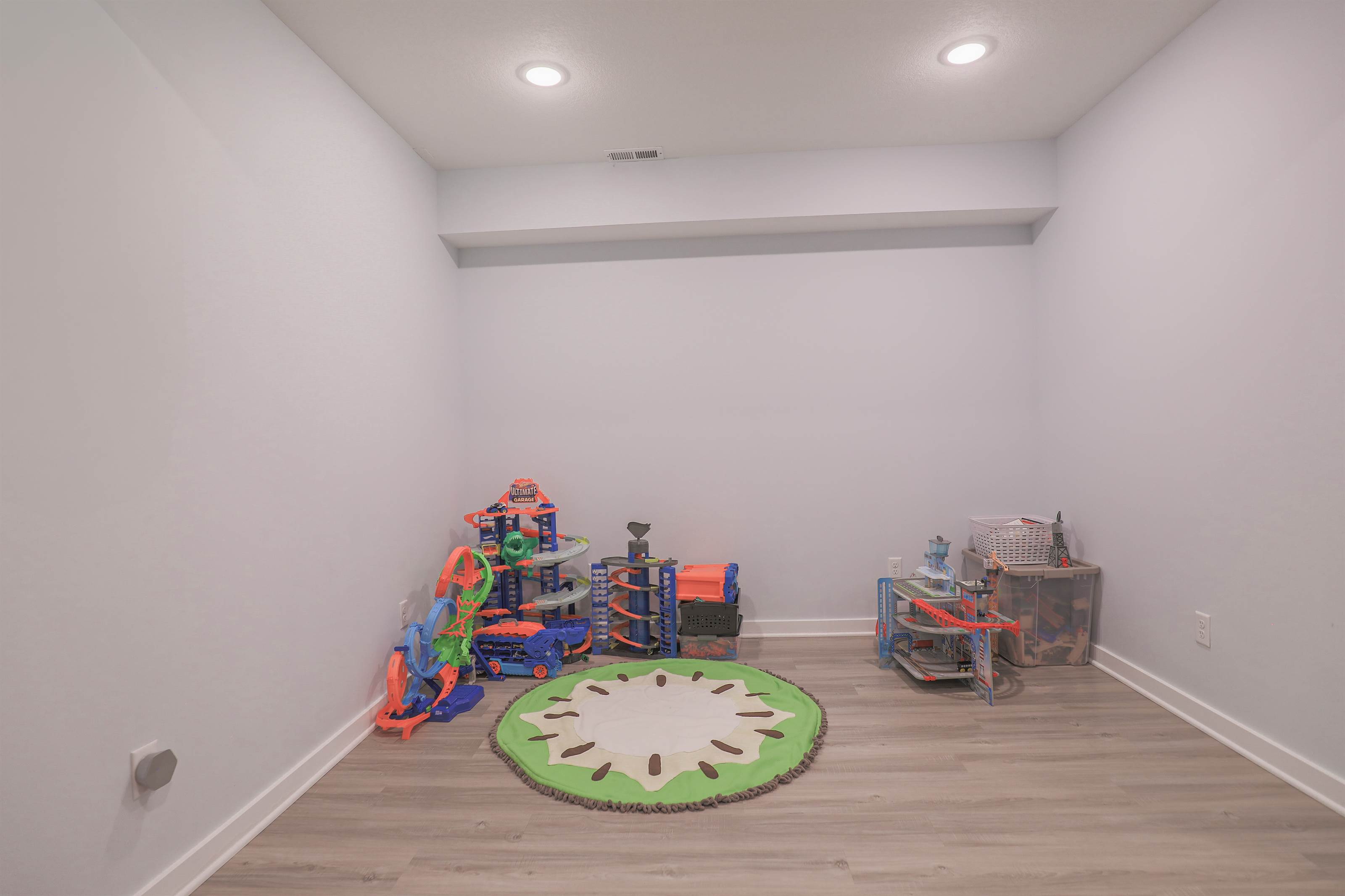 1076 E 1466th Rd, Lawrence, KS 66046