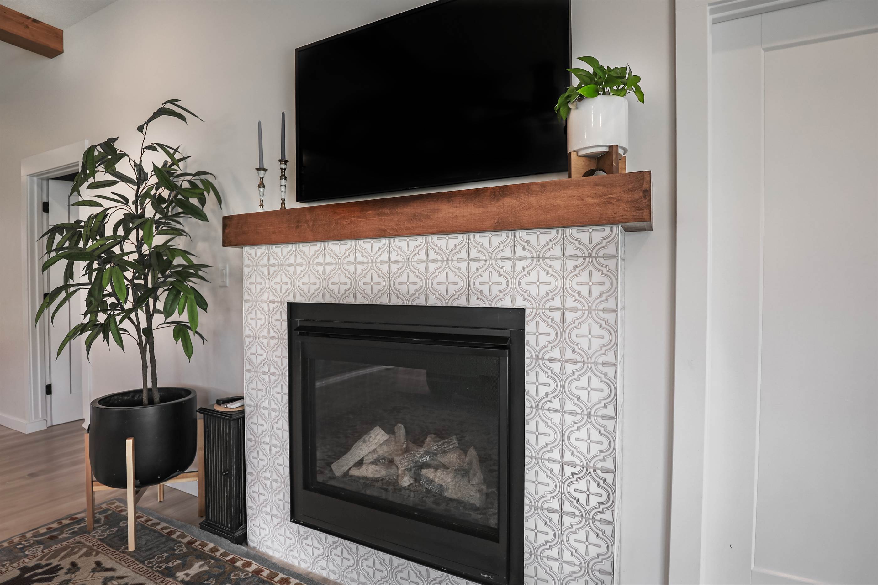 1076 E 1466th Rd, Lawrence, KS 66046