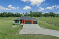 1076 E 1466th Rd, Lawrence, KS 66046