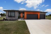 1076 E 1466th Rd, Lawrence, KS 66046
