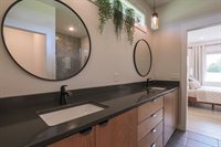 1076 E 1466th Rd, Lawrence, KS 66046