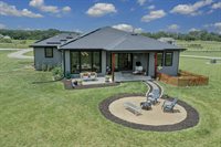 1076 E 1466th Rd, Lawrence, KS 66046