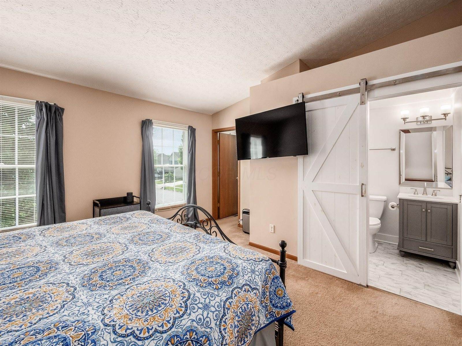 8741 Olenbrook Drive, Lewis Center, OH 43035