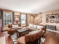 8741 Olenbrook Drive, Lewis Center, OH 43035