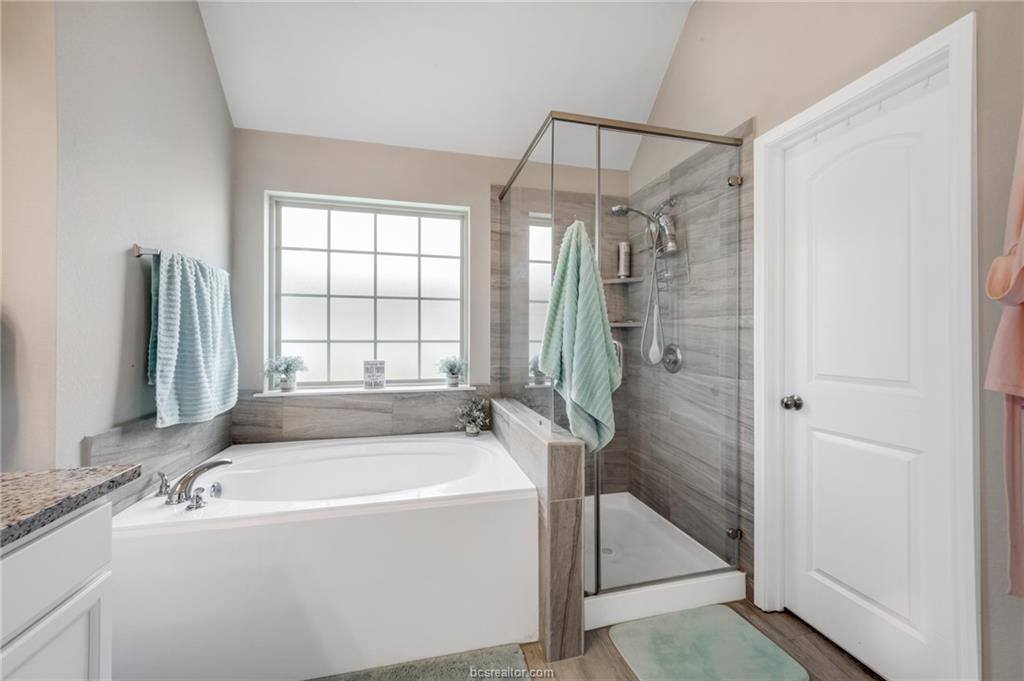 2000 Birdie Court, Navasota, TX 77868