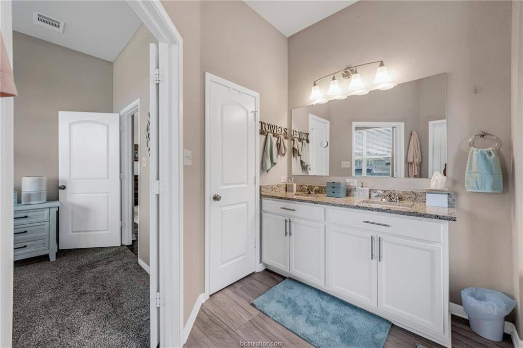 2000 Birdie Court, Navasota, TX 77868