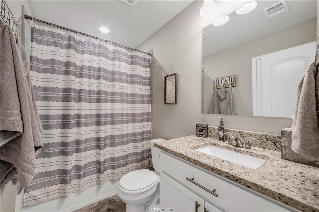 2000 Birdie Court, Navasota, TX 77868