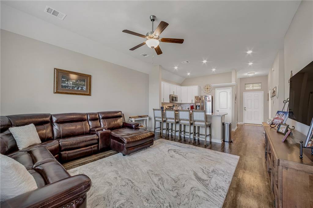 2000 Birdie Court, Navasota, TX 77868