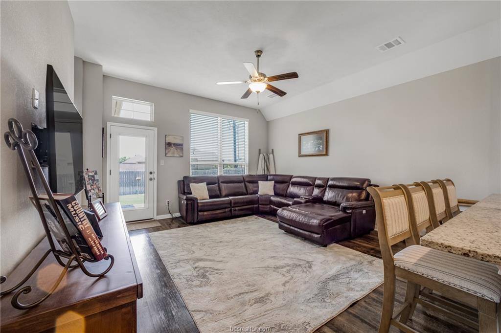 2000 Birdie Court, Navasota, TX 77868