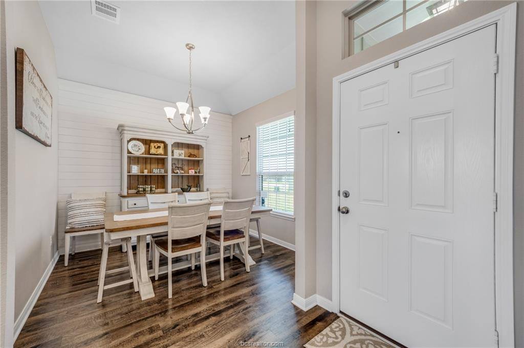 2000 Birdie Court, Navasota, TX 77868