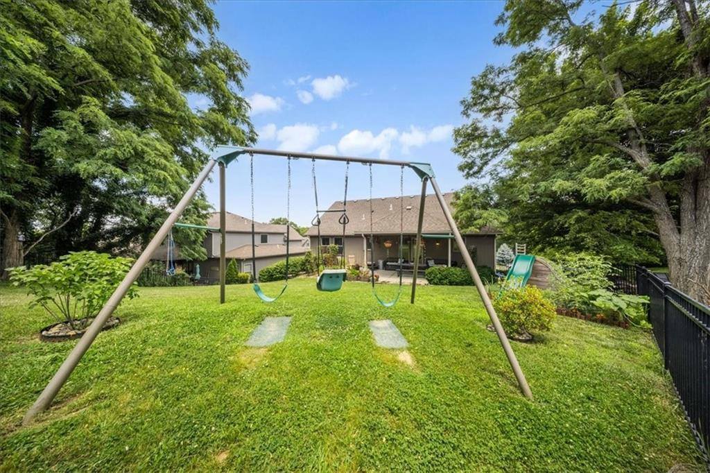 14115 NW 68th Street, Parkville, MO 64152