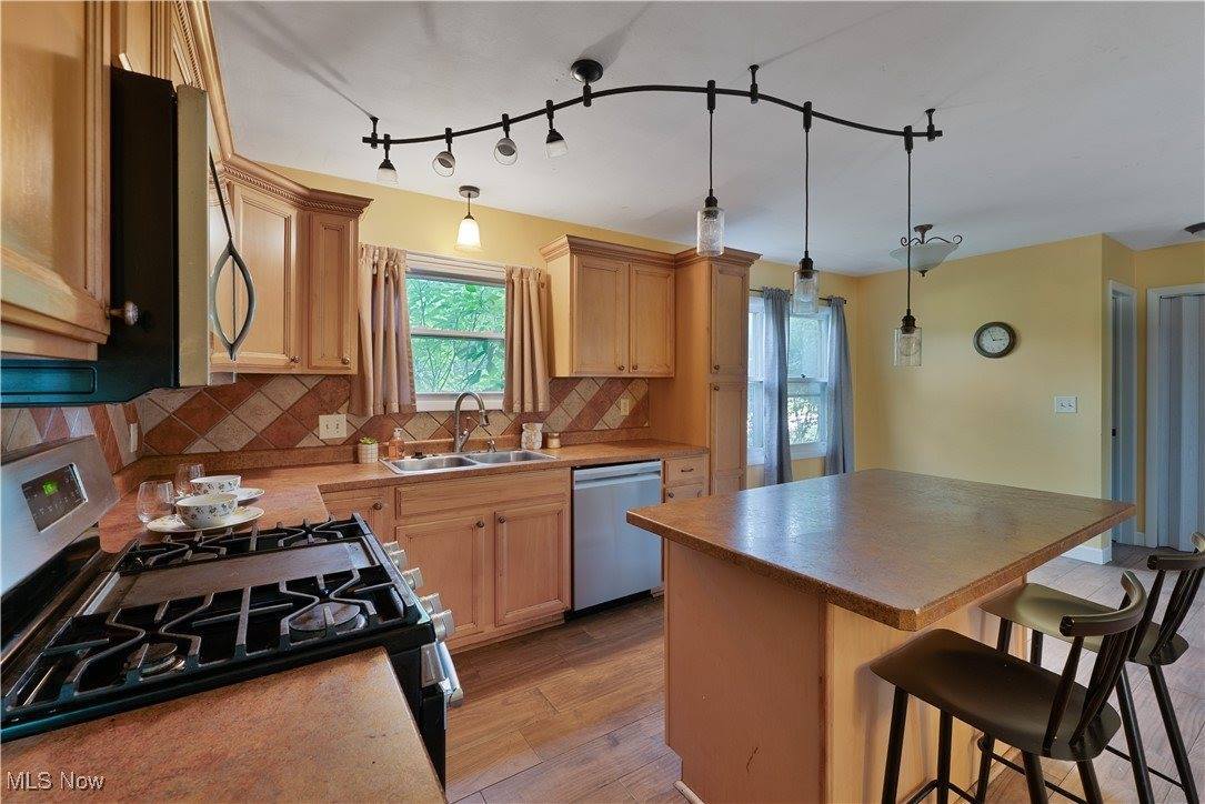 5772 Sampson Drive, Girard, OH 44420