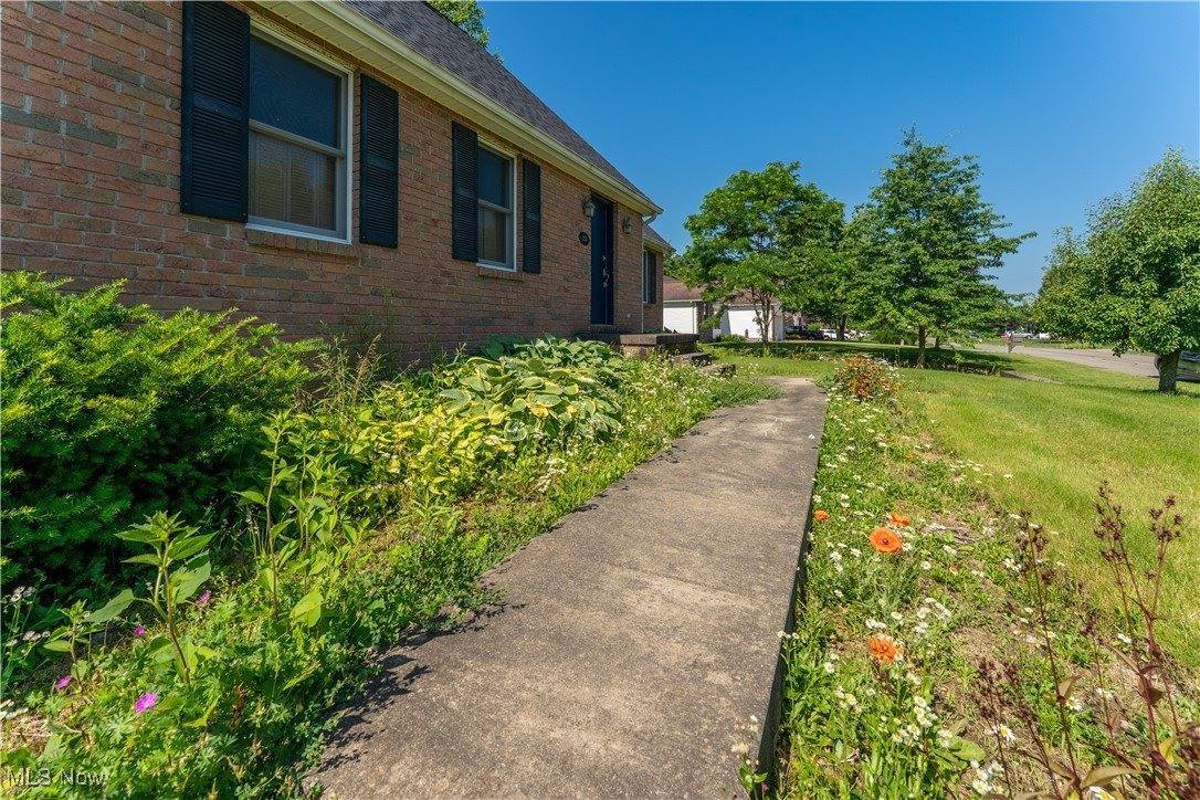 233 Robbies Run, Cortland, OH 44410