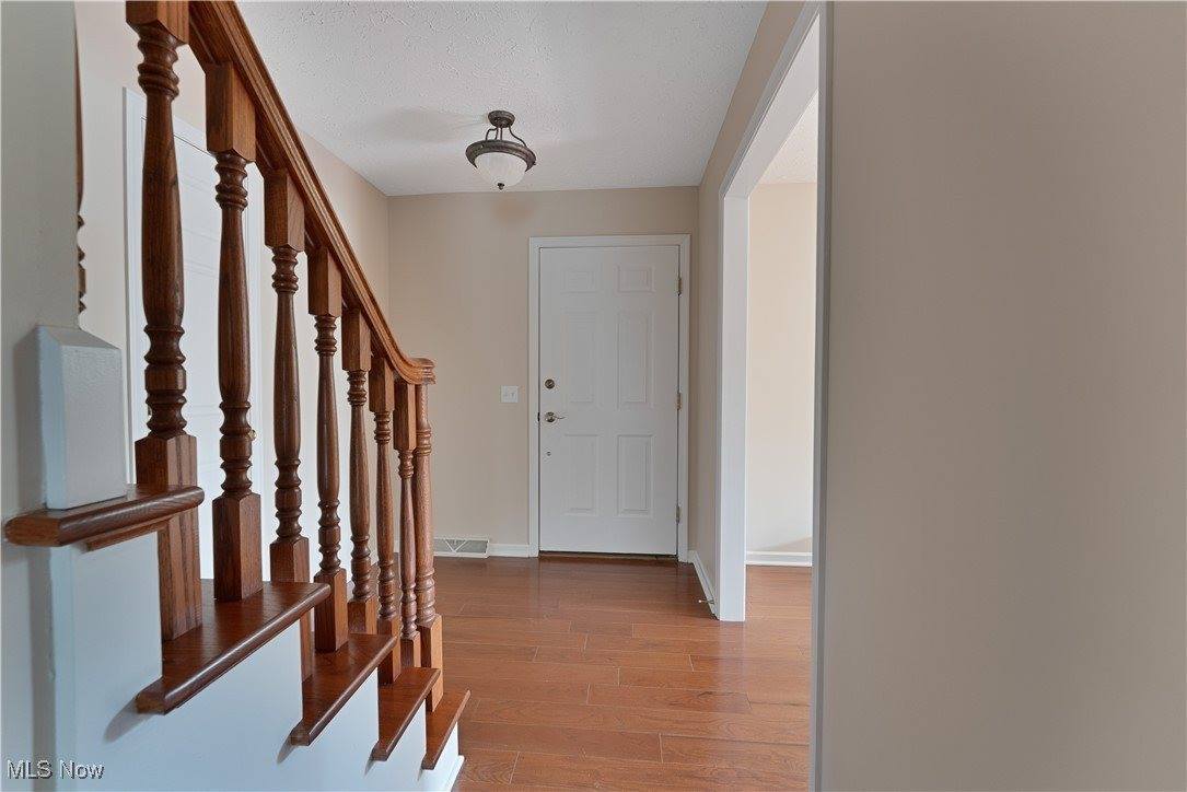 233 Robbies Run, Cortland, OH 44410