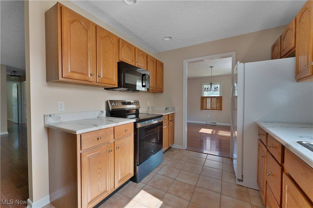 233 Robbies Run, Cortland, OH 44410