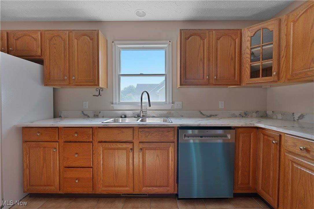 233 Robbies Run, Cortland, OH 44410