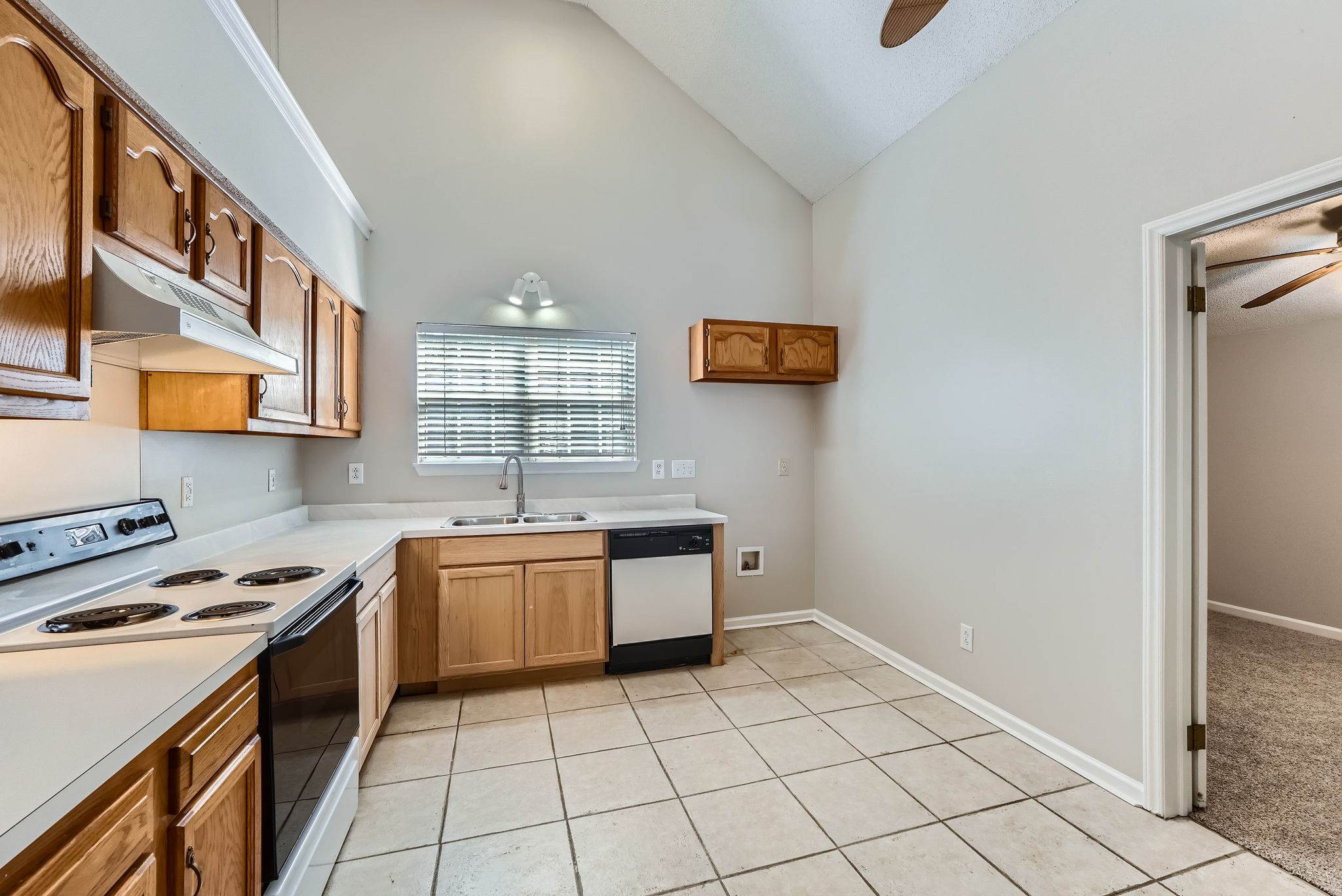 8909 Elkins Park Drive, Matthews, NC 28105