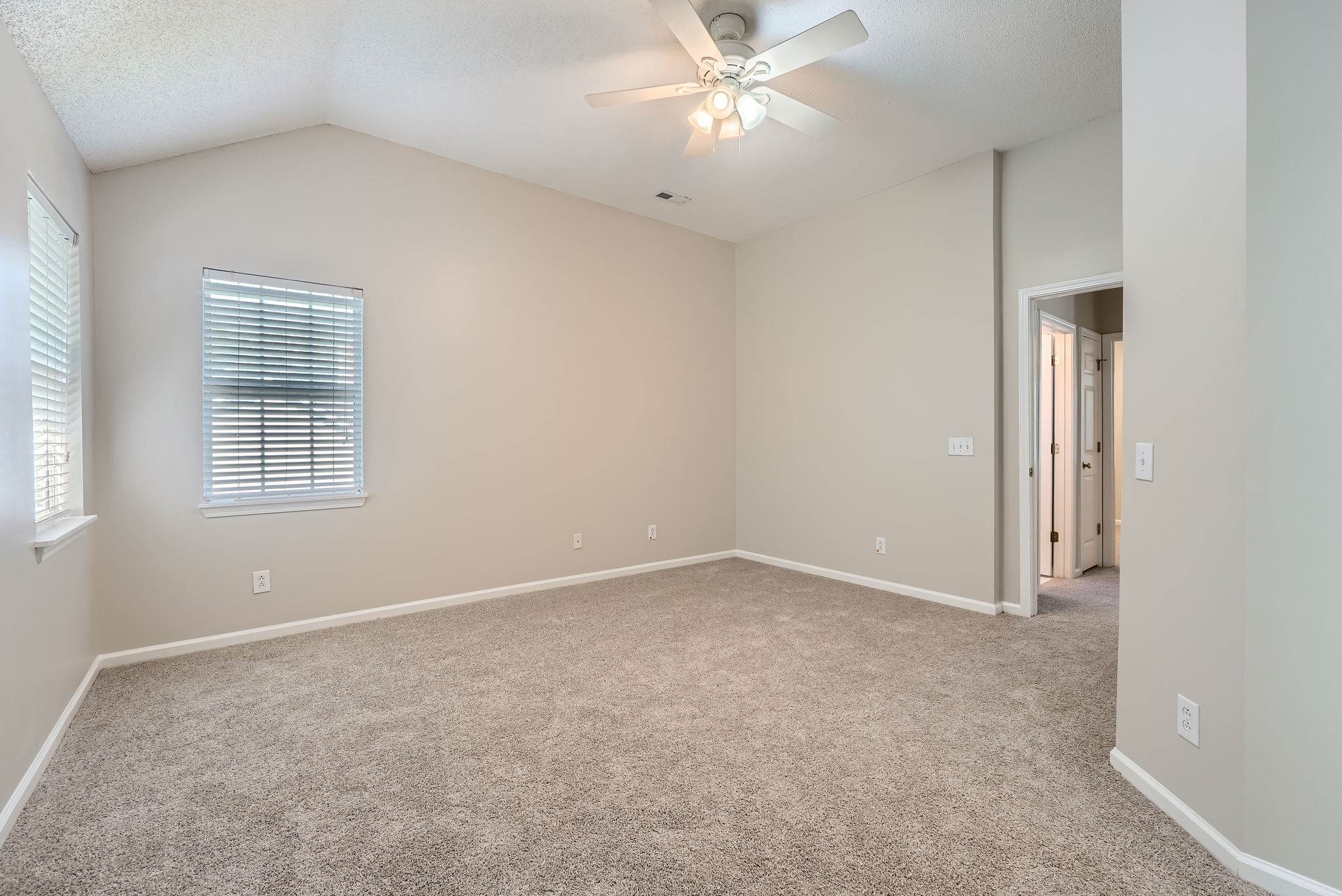 8909 Elkins Park Drive, Matthews, NC 28105