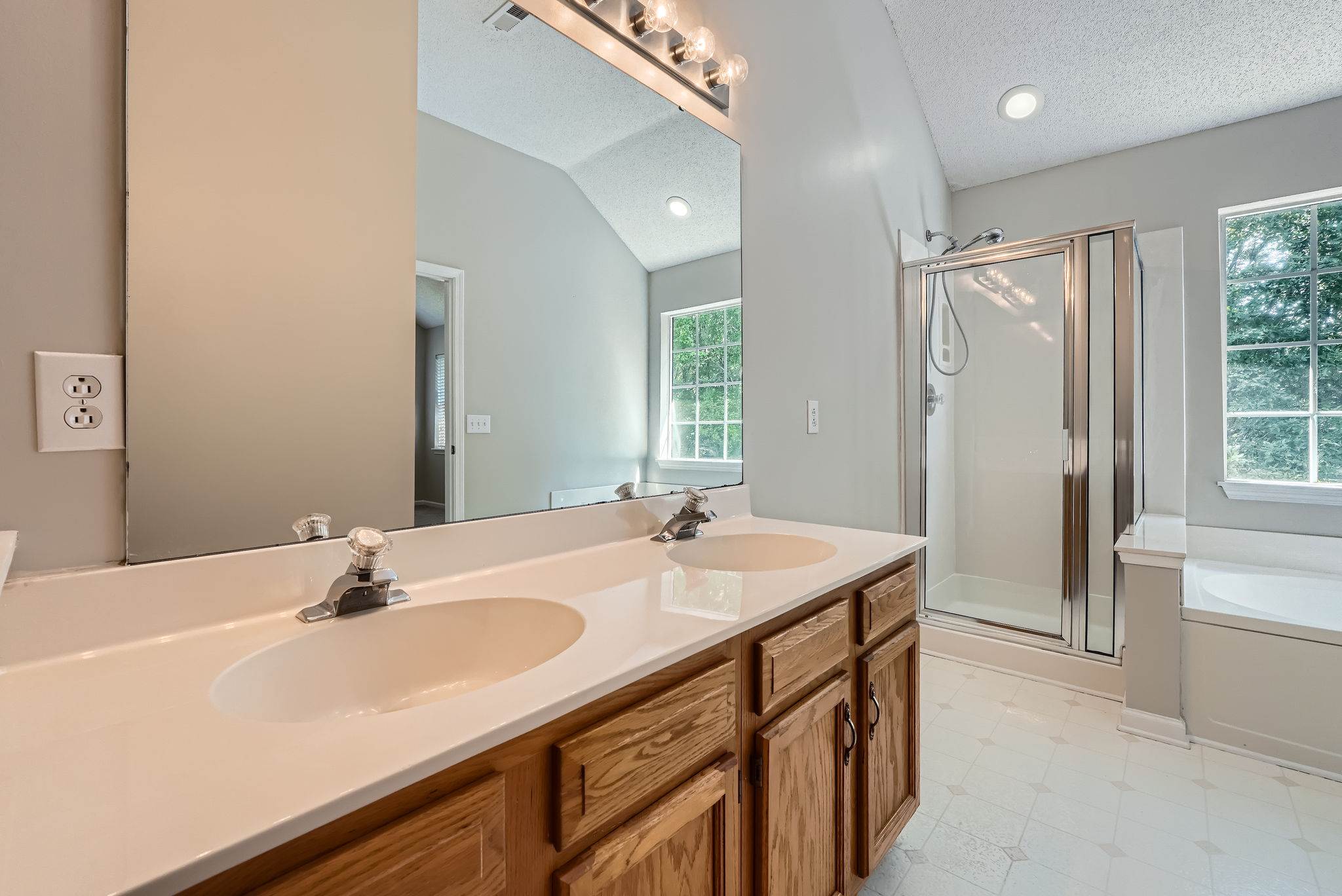 8909 Elkins Park Drive, Matthews, NC 28105