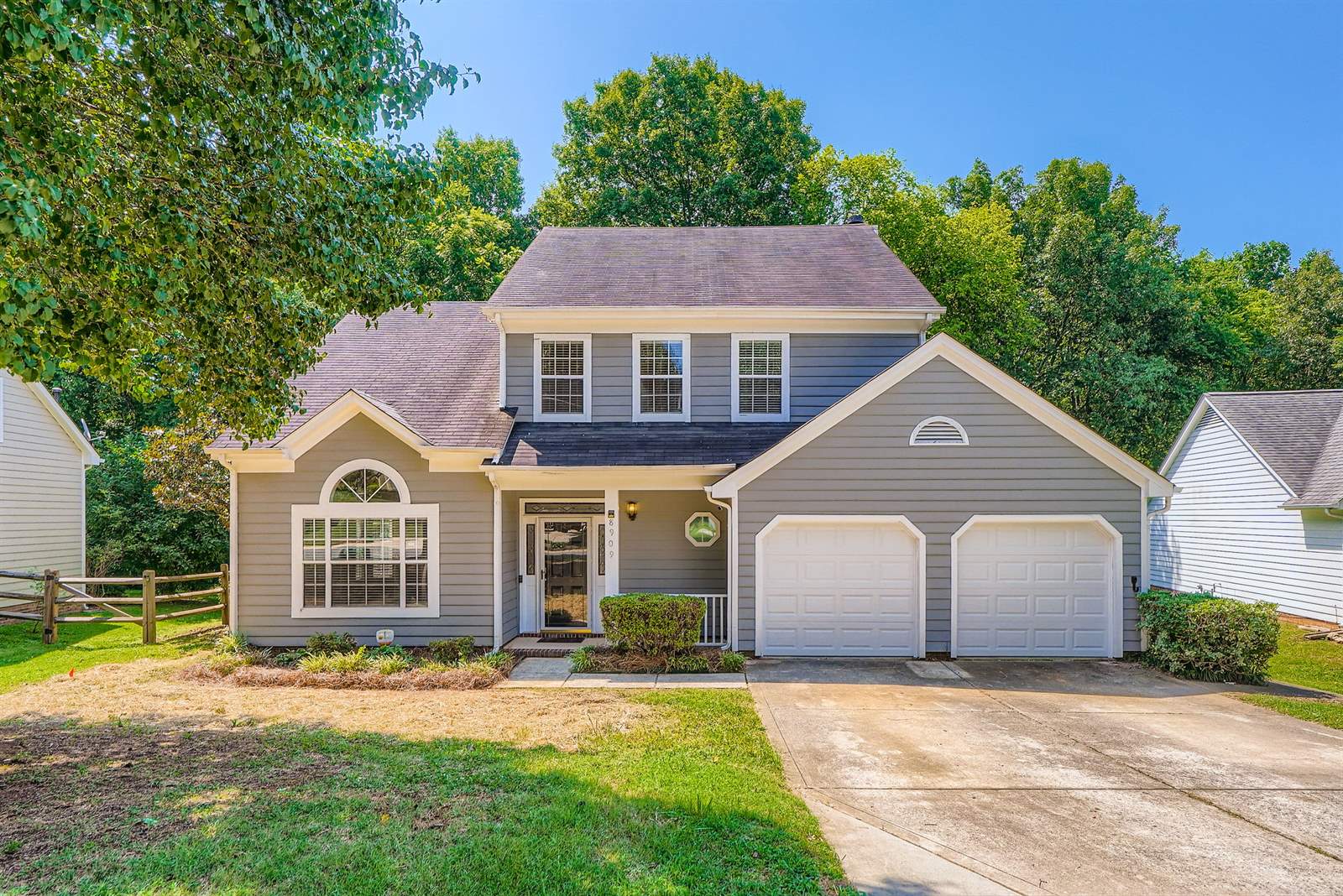 8909 Elkins Park Drive, Matthews, NC 28105