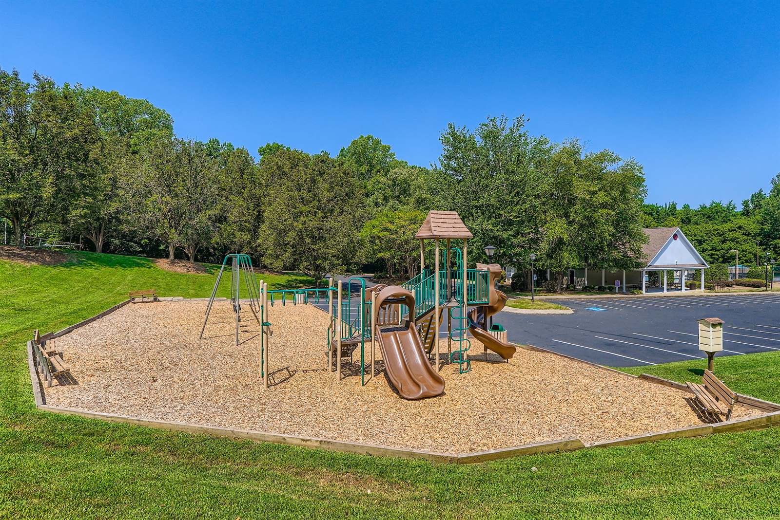 8909 Elkins Park Drive, Matthews, NC 28105