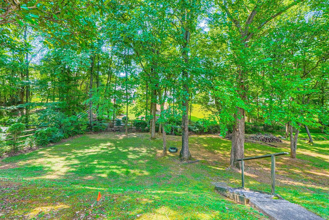 8909 Elkins Park Drive, Matthews, NC 28105