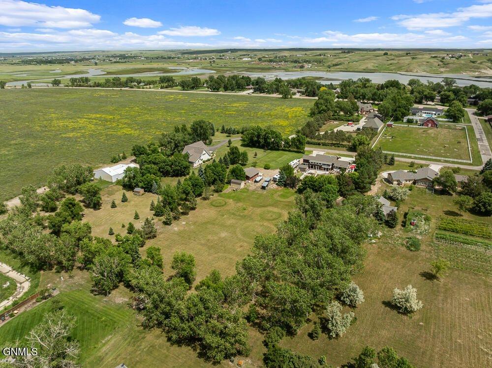 3319 11th Avenue East, Williston, ND 58801