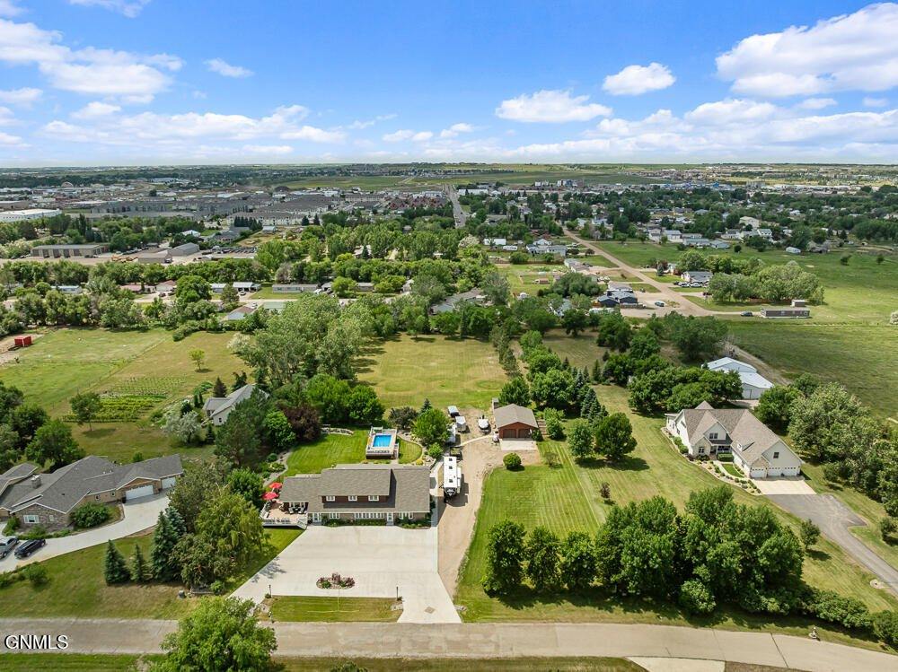 3319 11th Avenue East, Williston, ND 58801