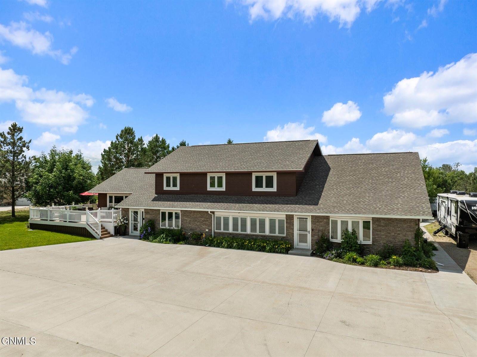 3319 11th Avenue East, Williston, ND 58801