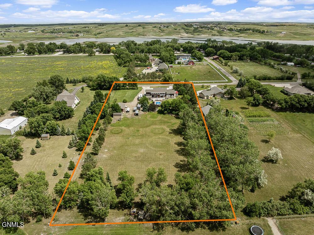 3319 11th Avenue East, Williston, ND 58801